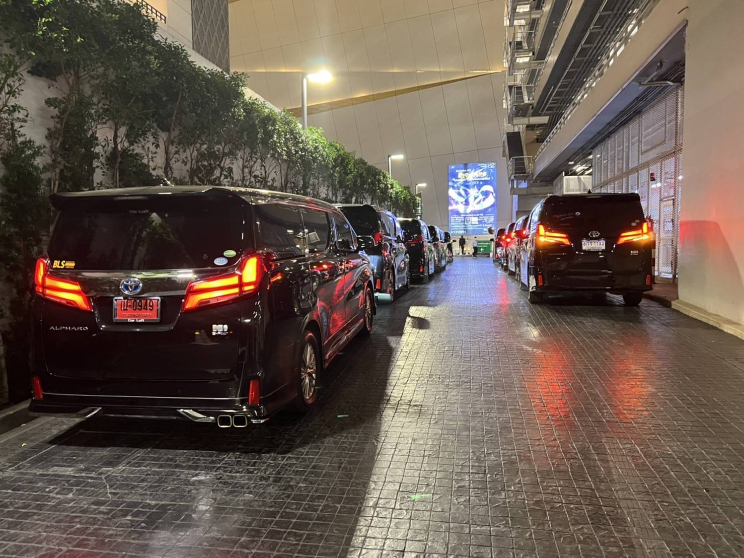 เช่ารถ Alphard พร้อมคนขับ